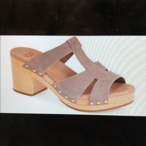 UGG Shoes - UGG clog platform sandals in tan size 10 UGG Shoes - UGG clog platform sandals in tan size 10